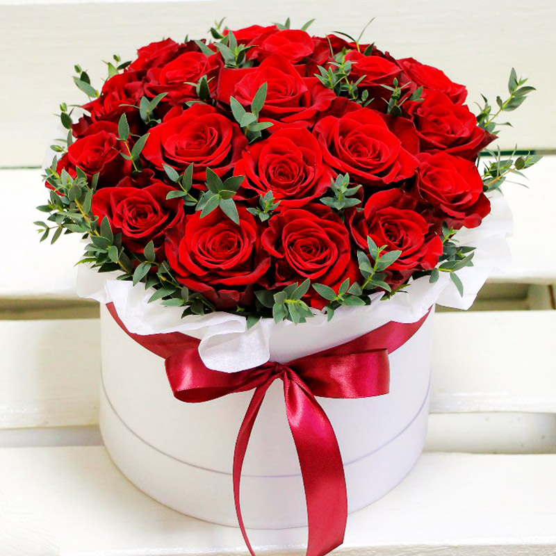 Нежный букет роз в коробке купить в Краснодаре с доставкой